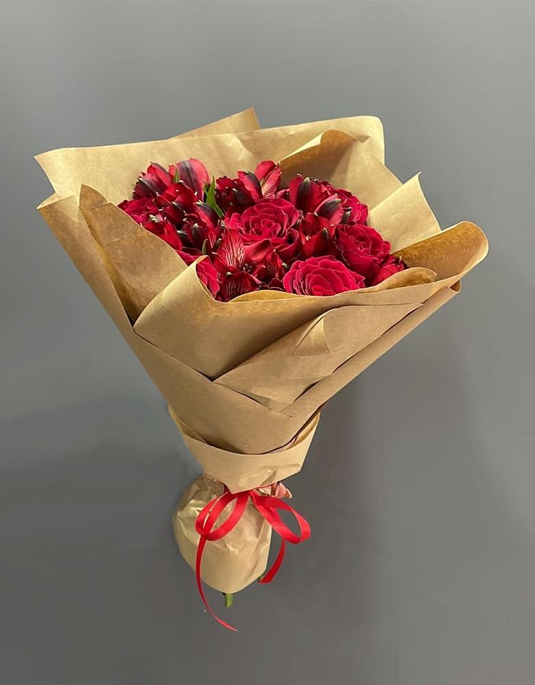 Букет цветов из: Альстромерии и Розы в Даровской