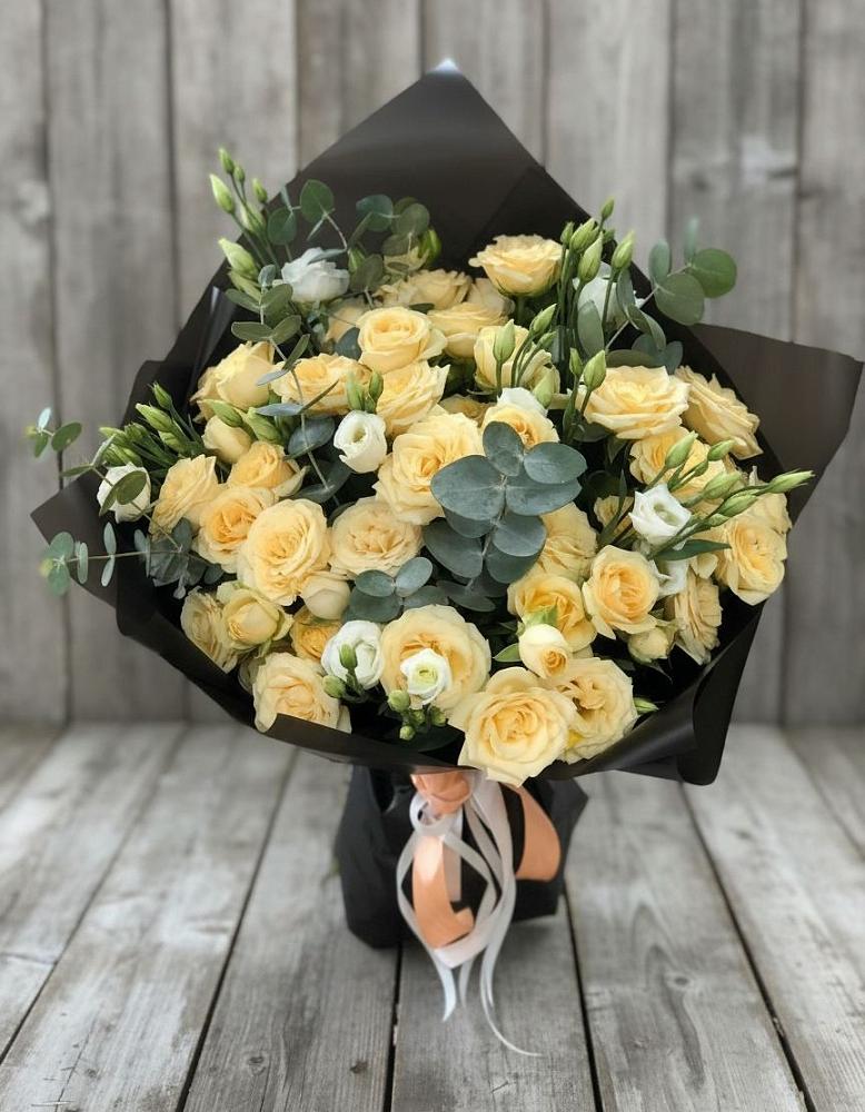 Букет цветов из: Розы и Лизиантусы в Даровской