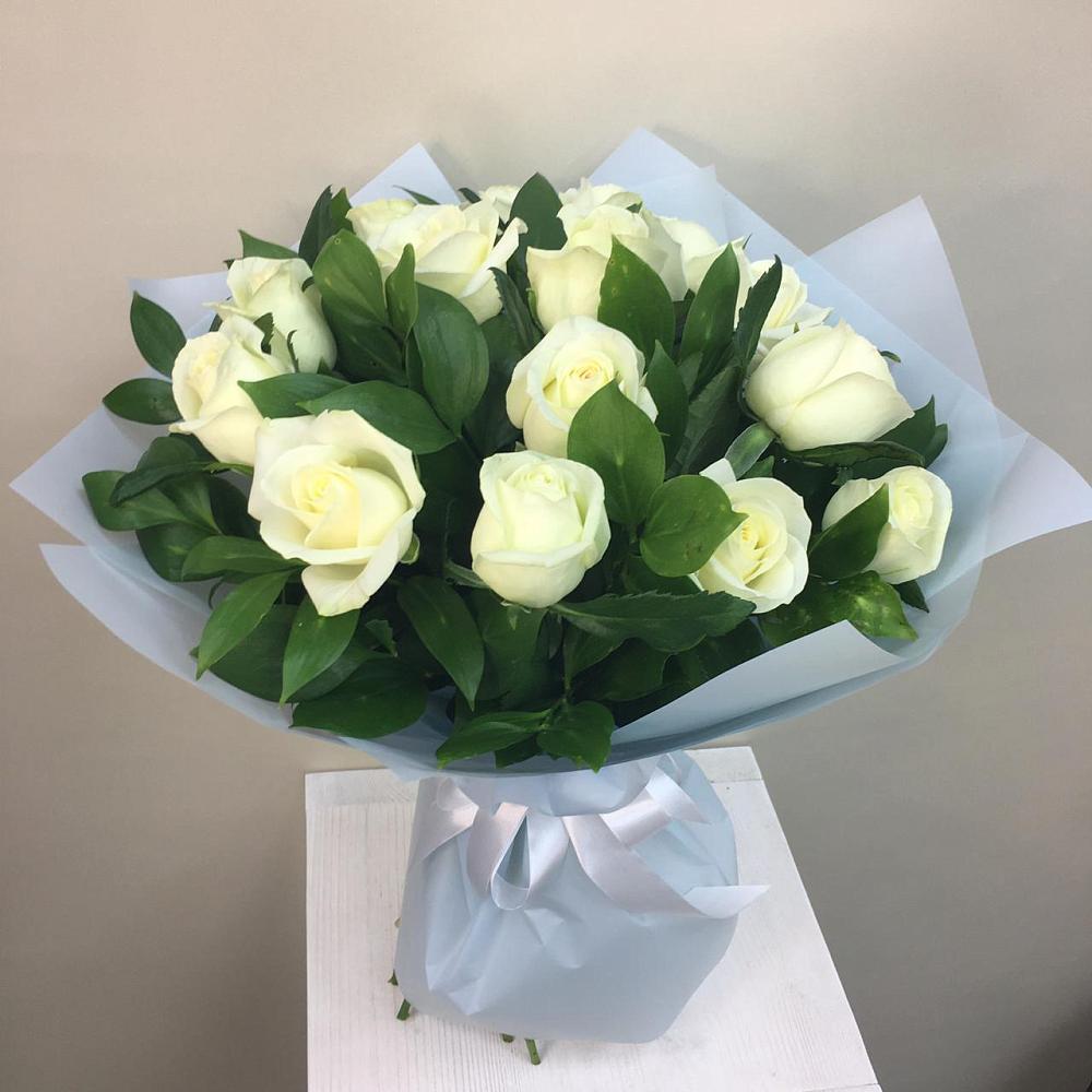 Букет 15 Белых роз Проуд в Даровской