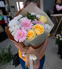 Букет цветов из:  Герберы, Розы и Хризантемы в Даровской