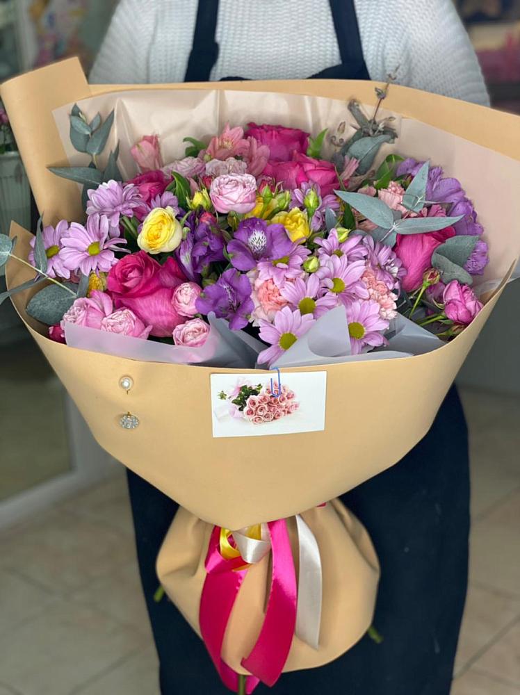 Букет цветов из: Хризантемы, Гвоздики и Альстромерии в Даровской