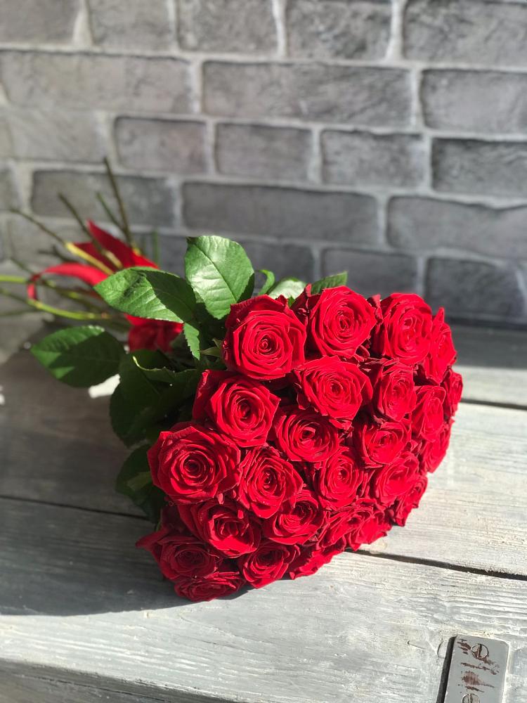 Букет Красные розы Фридом в Даровской