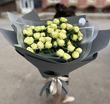 Букет Белые кустовые розы Солинеро в Даровской
