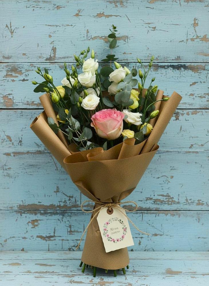 Букет цветов из: Розы и Лизиантусы в Даровской