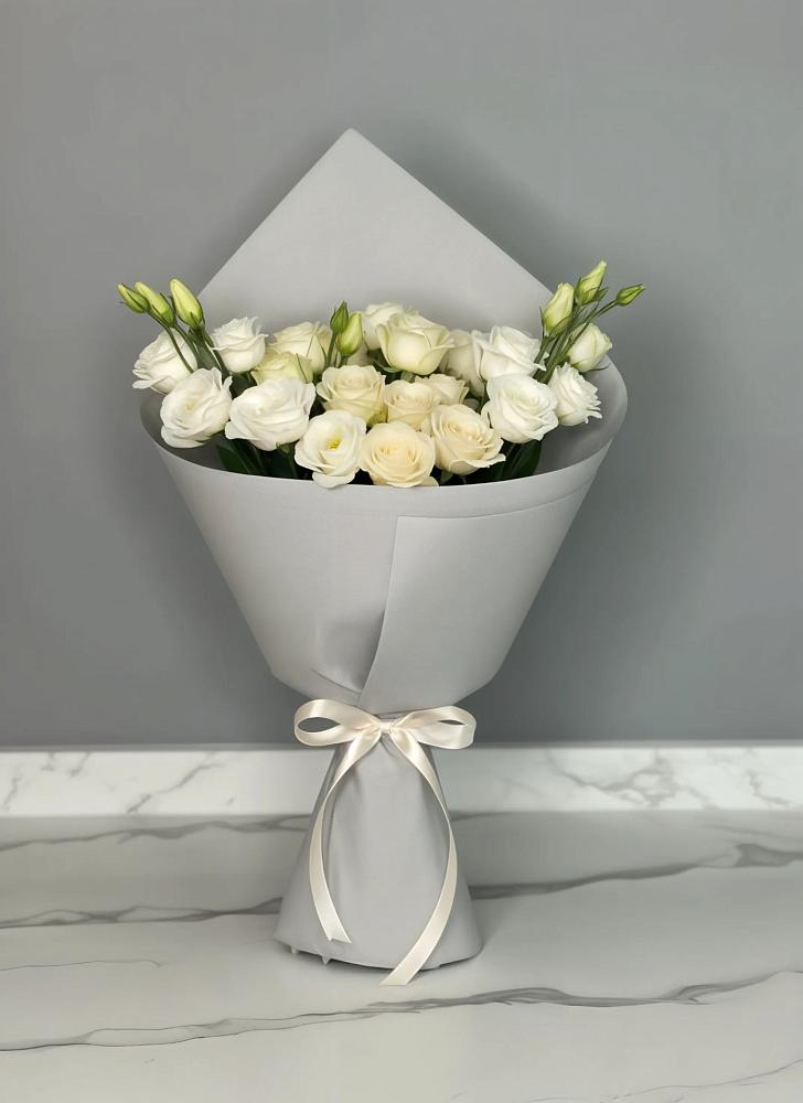 Букет цветов из: Розы и Лизиантусы в Даровской