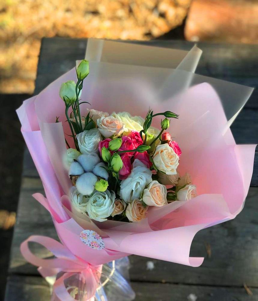 Букет цветов из: Розы и Лизиантусы в Даровской