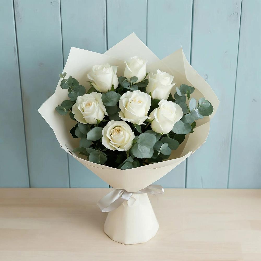 Букет Белые розы в Эвкалипте в Даровской