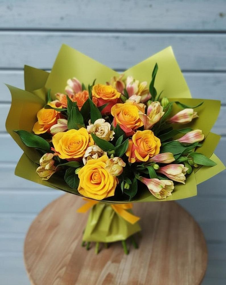 Букет цветов из: Альстромерии и Розы в Даровской