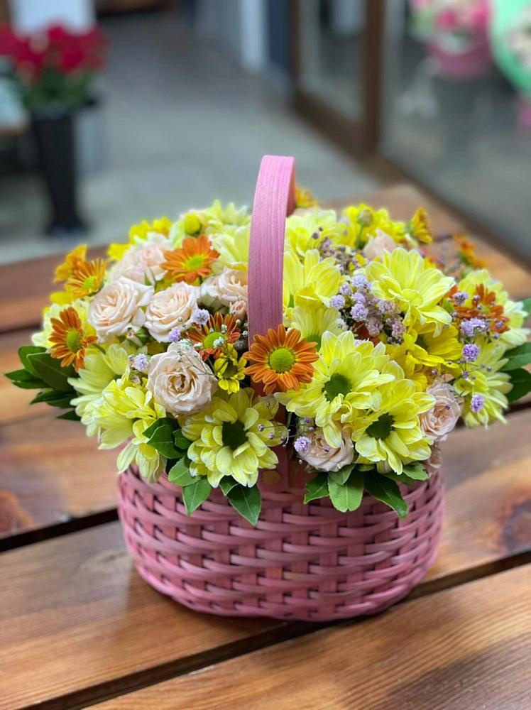 Цветочная композиция из Хризантемы и Розы в корзине в Даровской