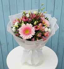 Букет цветов из:  Герберы, Альстромерии и Лизиантусы #REPLACE_PRED# Даровской