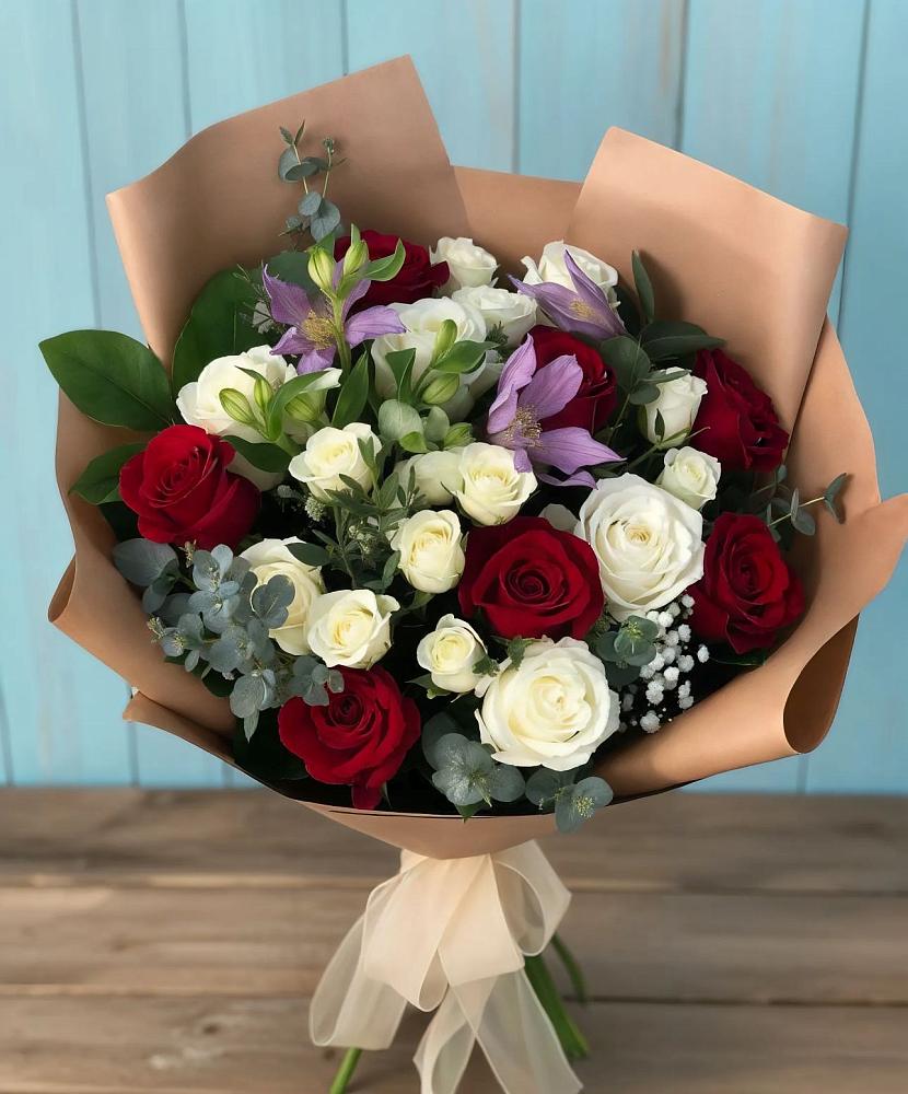 Букет цветов из: Розы и Альстромерии в Даровской