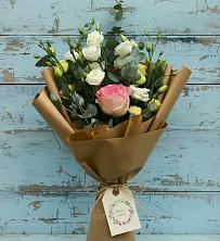 Букет цветов из:  Розы и Лизиантусы в Даровской