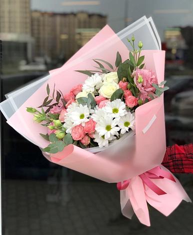 Букет цветов из: Розы, Лизиантусы и Хризантемы в Даровской