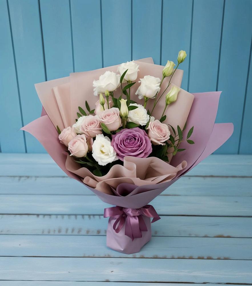 Букет цветов из: Розы и Лизиантусы в Даровской